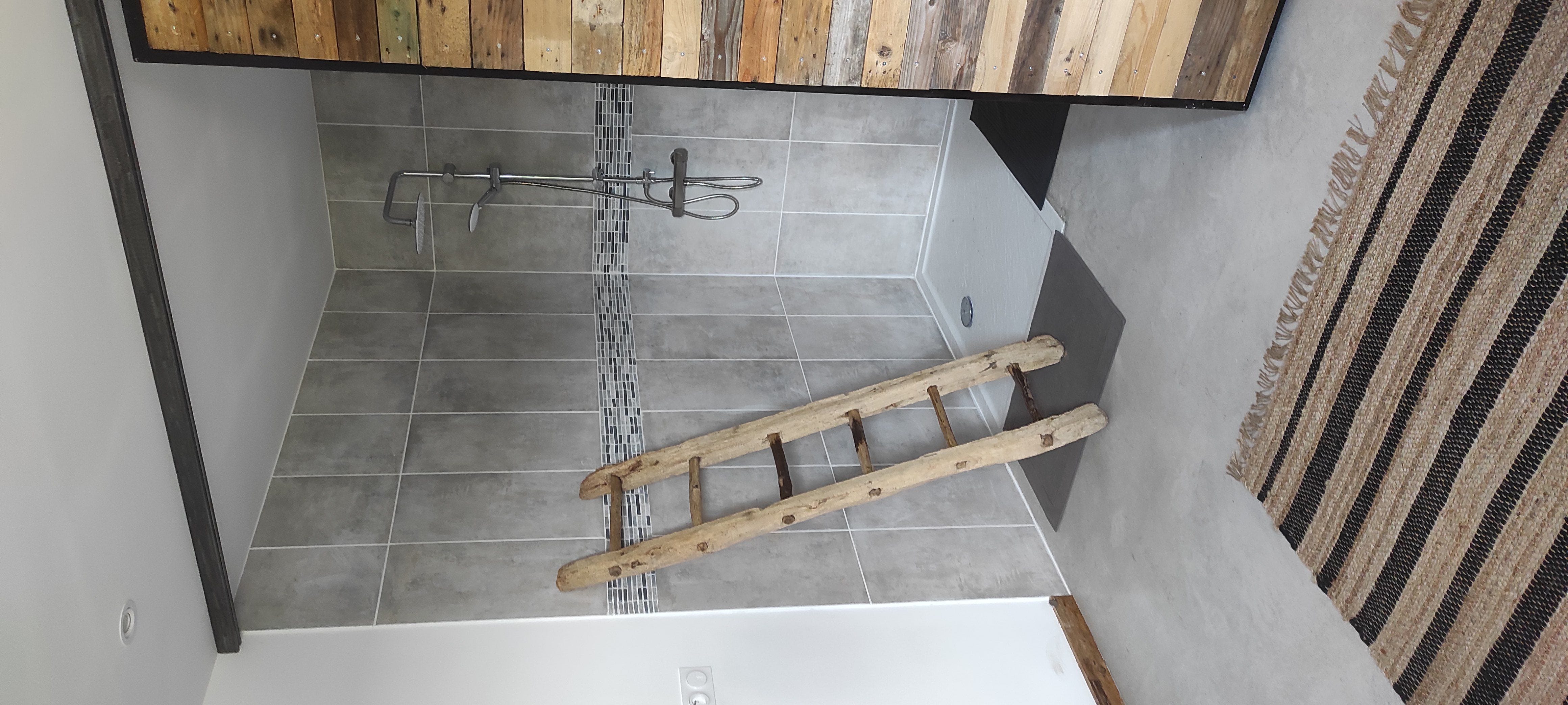 Douche à l’italienne accessible fauteuil