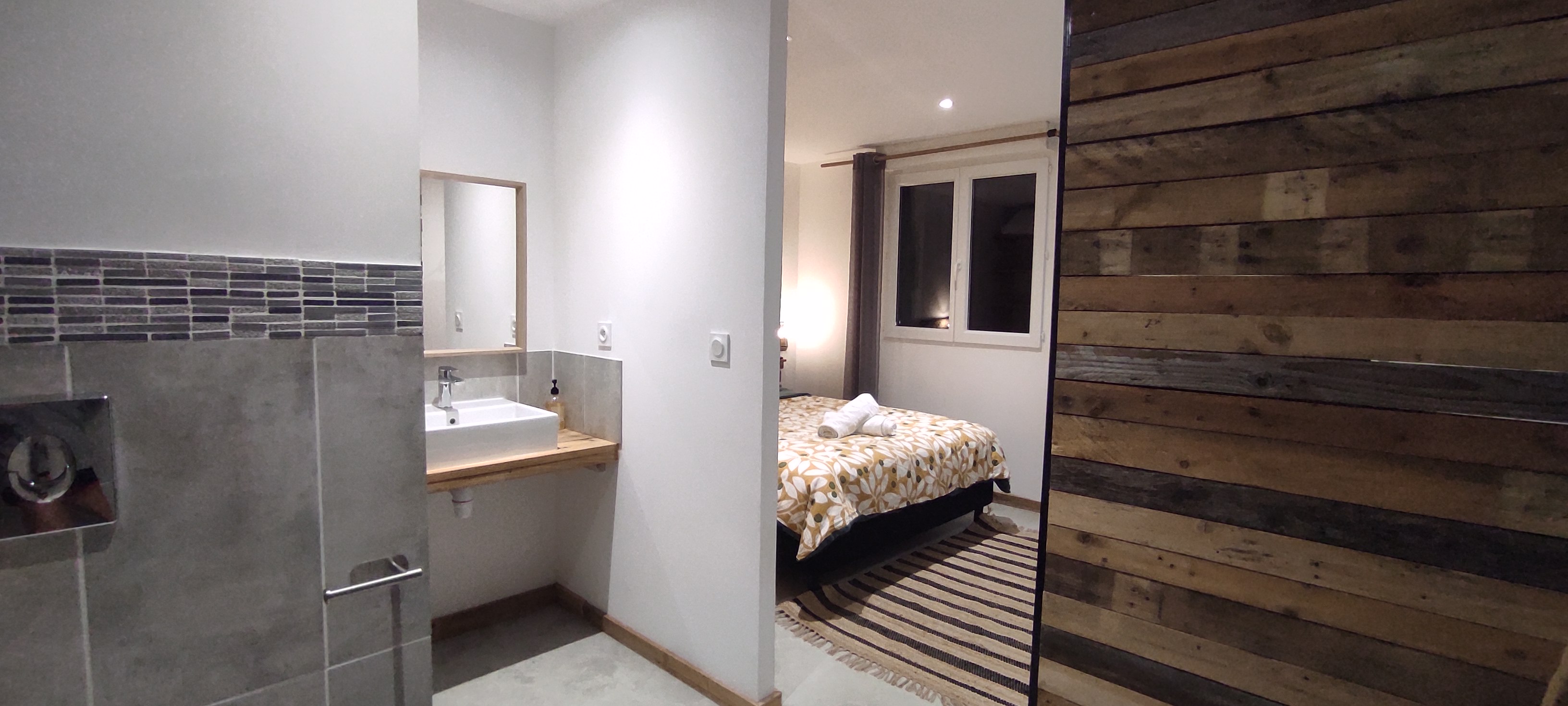 Vue Salle de bain chambre accessible