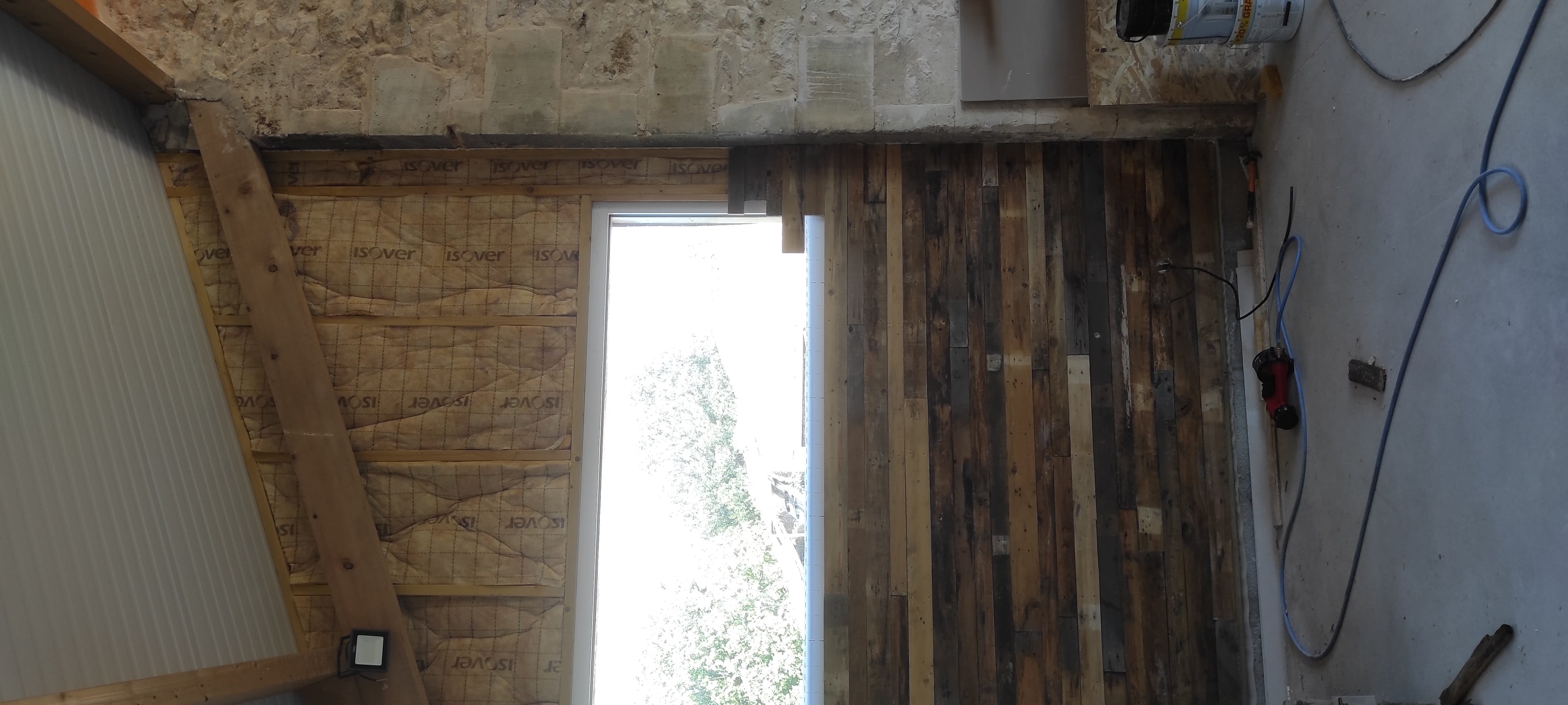 Ossature bois finition palette interieur